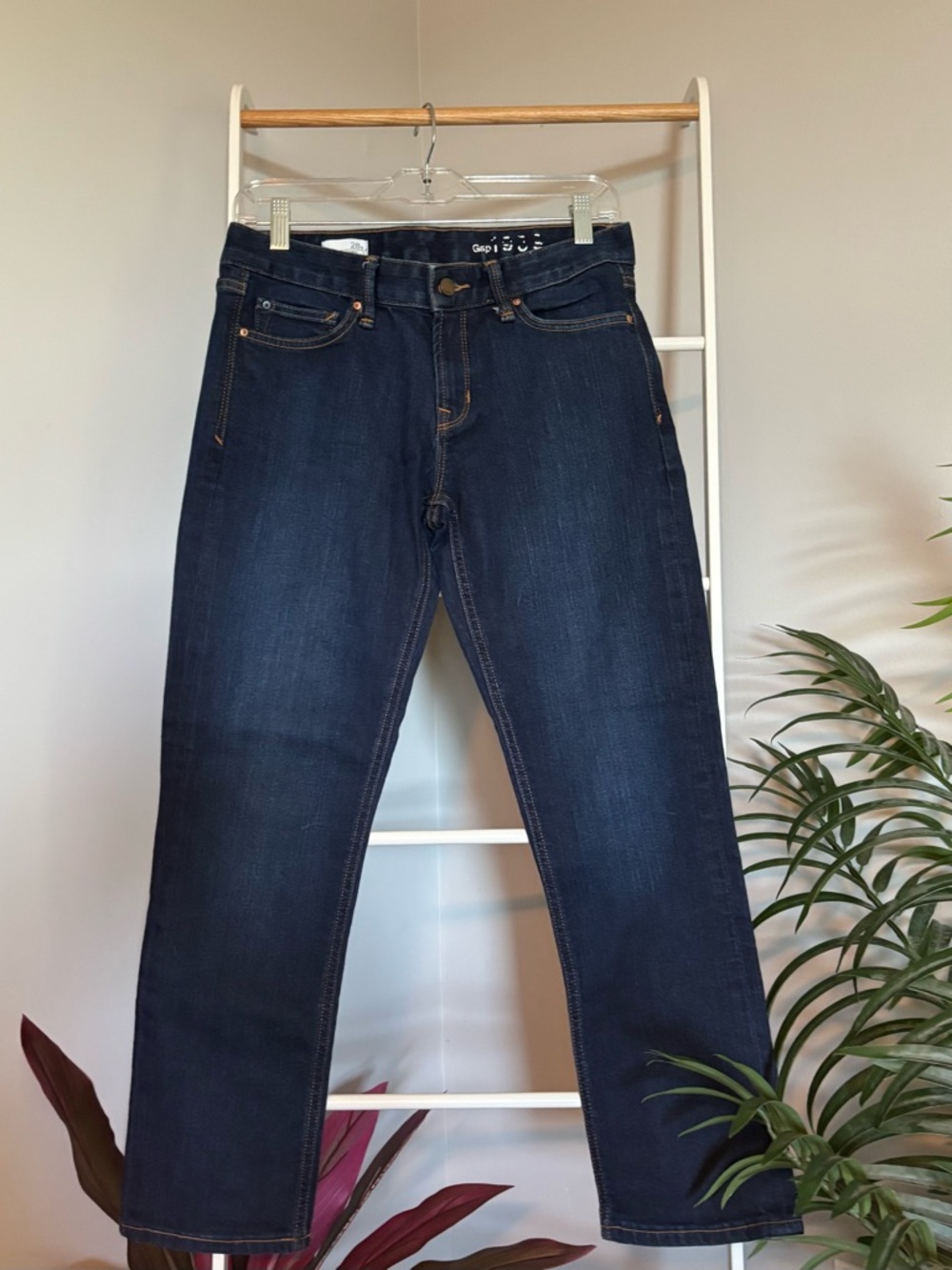 GAP 1969 Women Straight Leg Jeans in Dark Wash - Picture 4 of 16